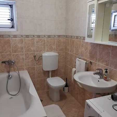 Apartment Lenka *